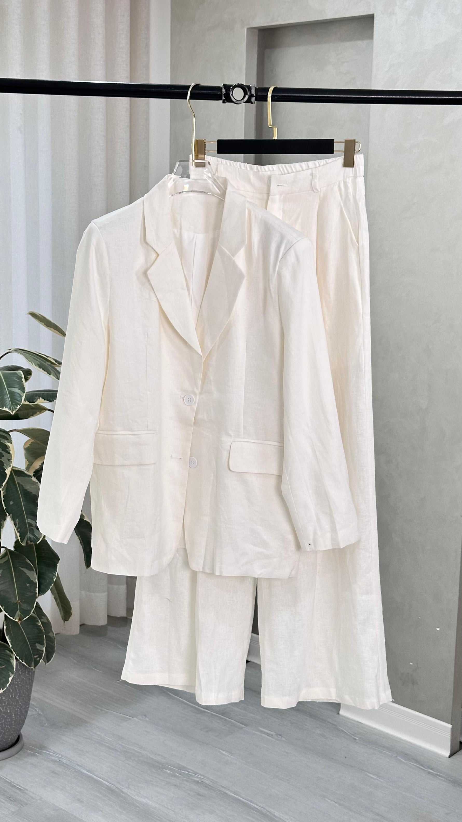 بدلة نسائي واسعة