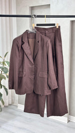 بدلة نسائي واسعة