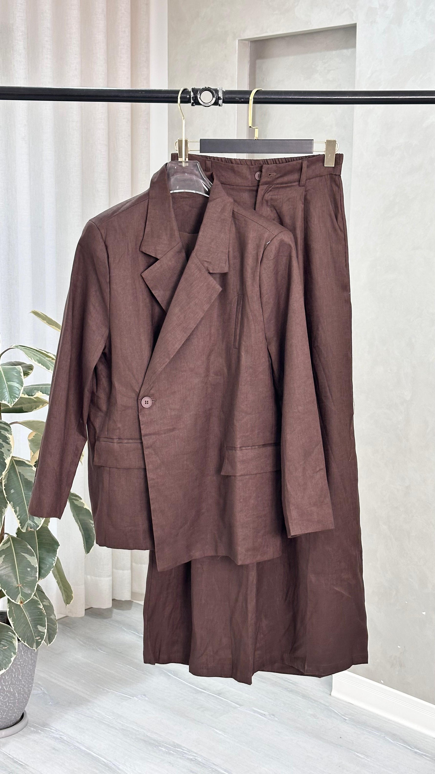 بدلة نسائي مغلق جانبياً