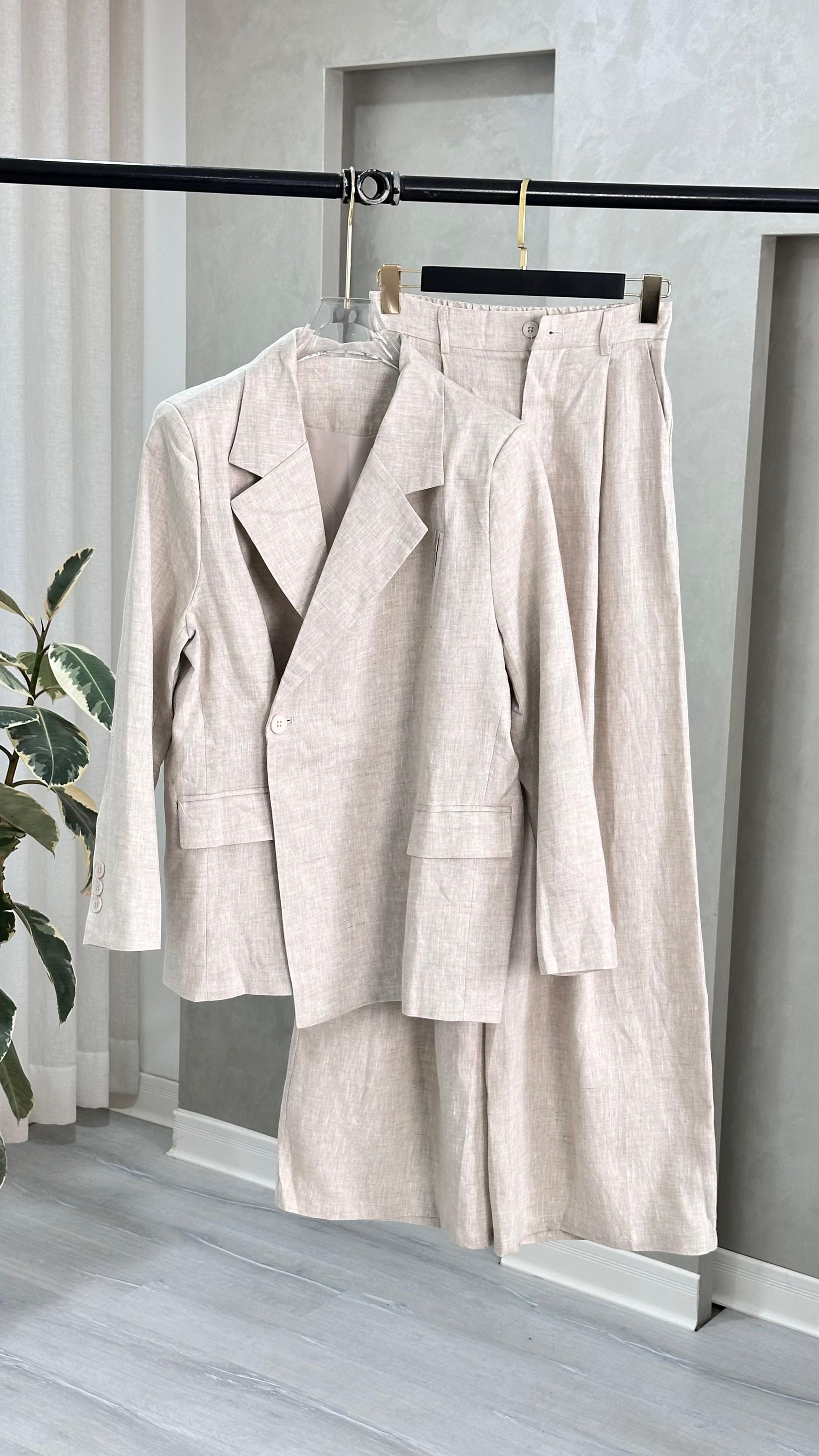 بدلة نسائي مغلق جانبياً