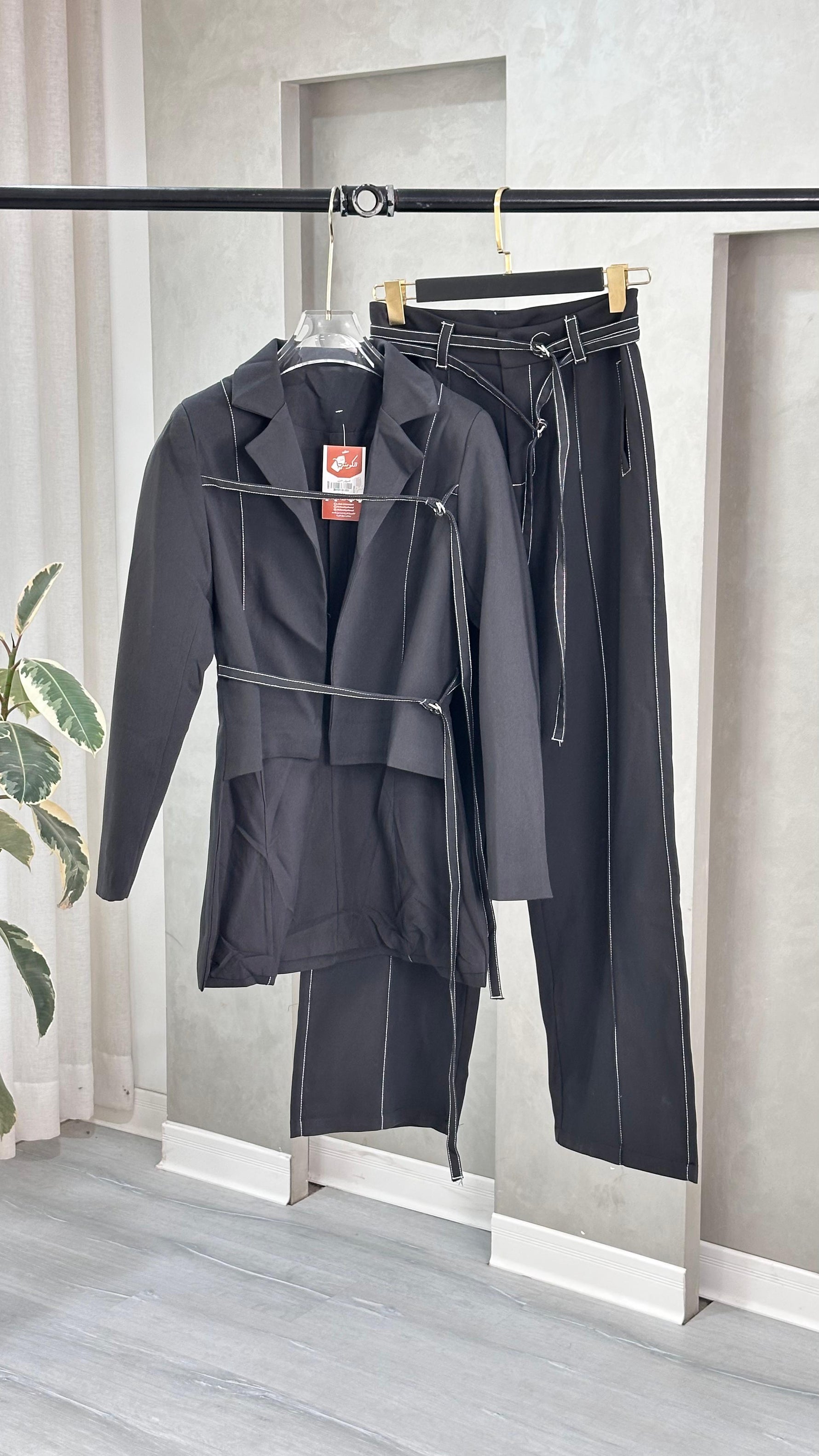 بدلة نسائي مع احزمة