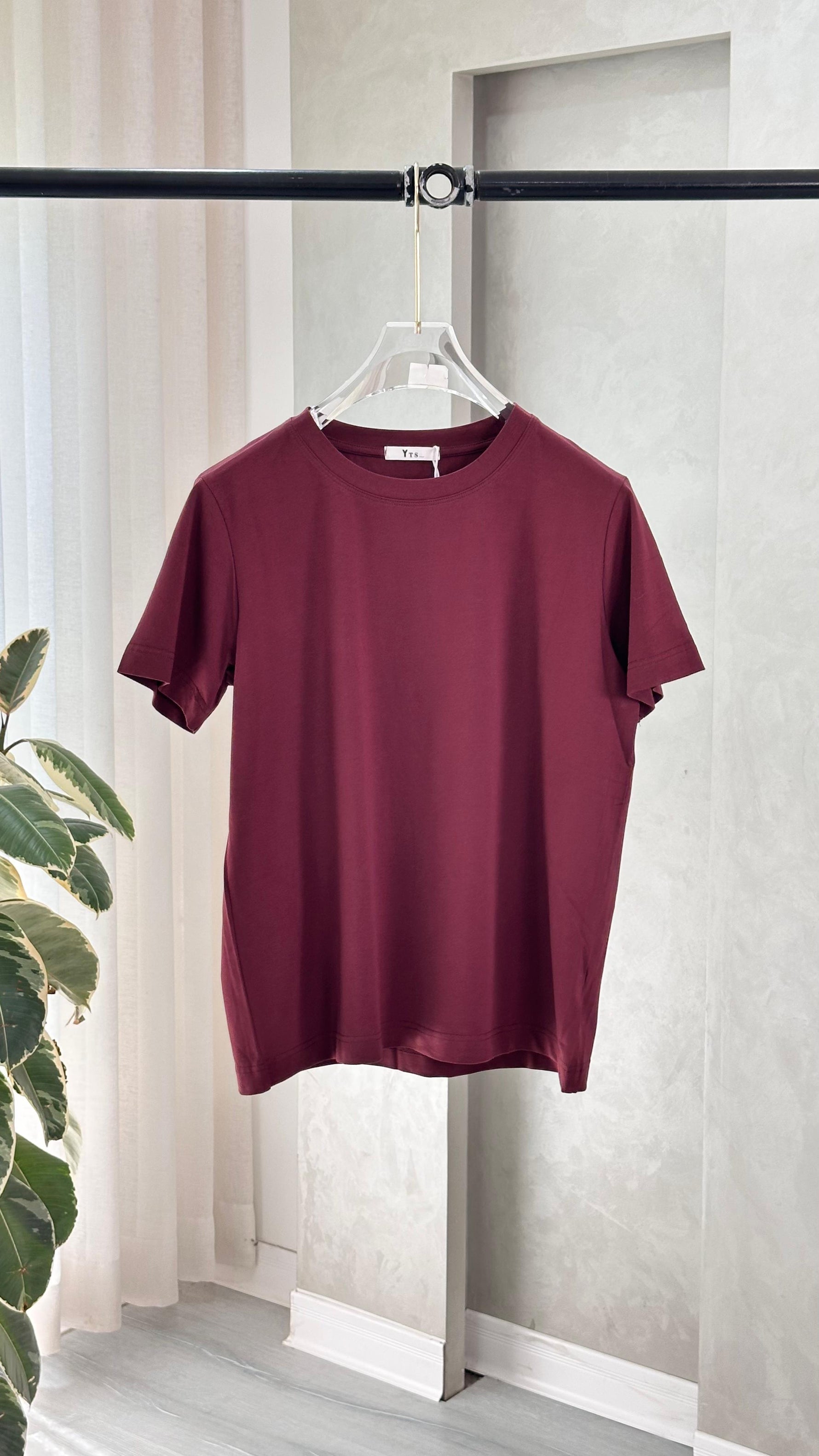 بلوزة نسائي قصيرة