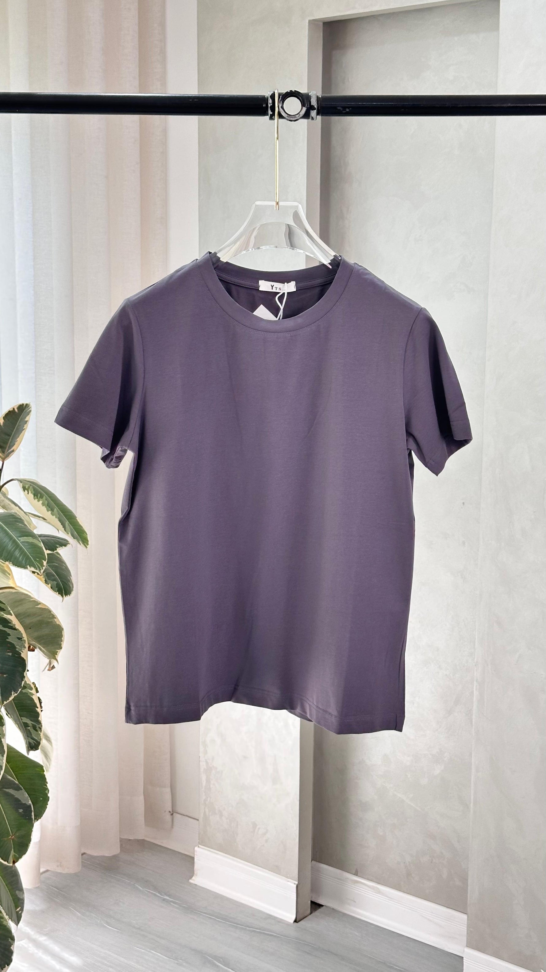 بلوزة نسائي قصيرة