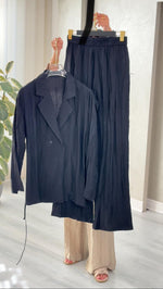 بدلة نسائي برباط ناعم