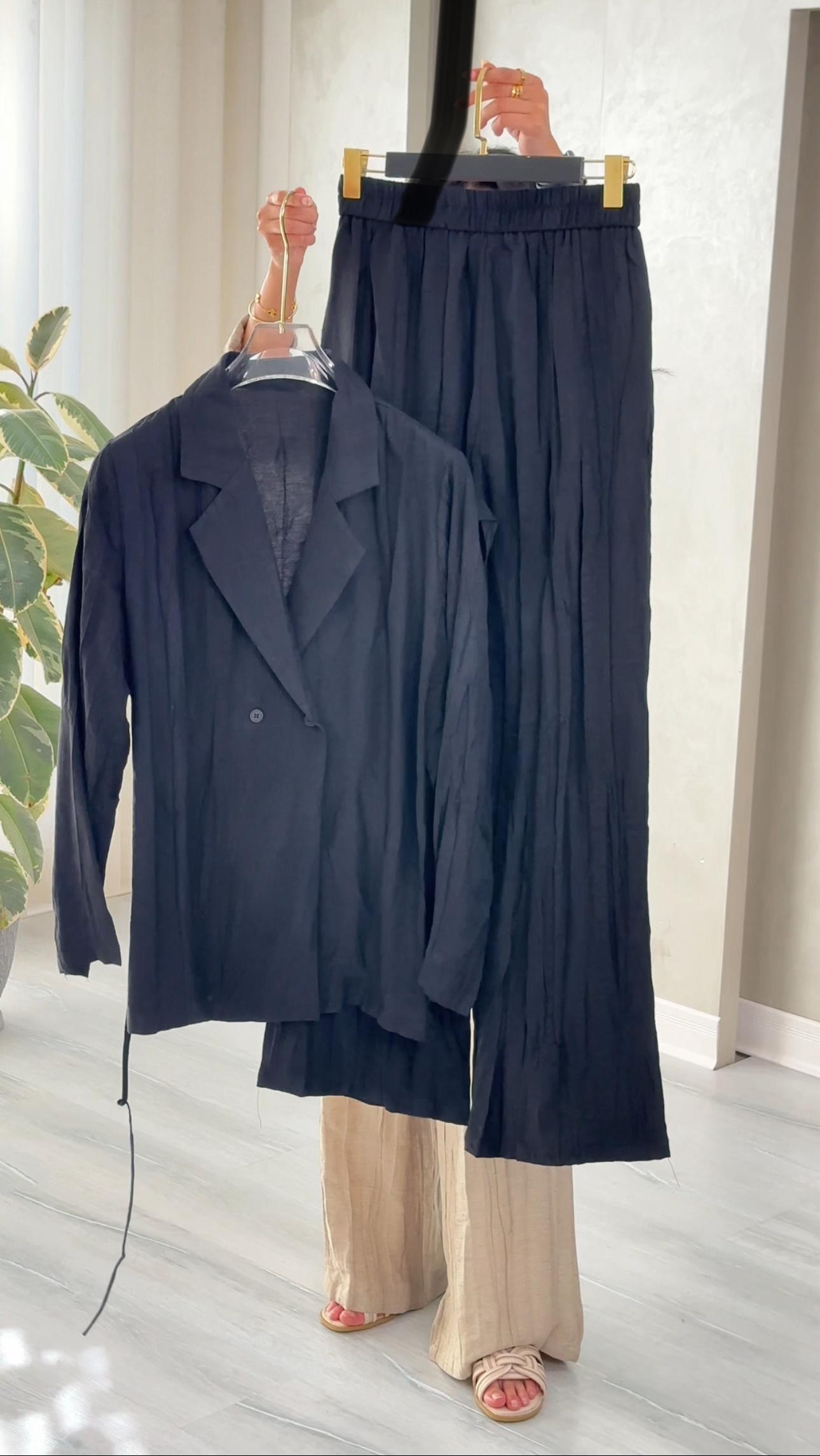 بدلة نسائي برباط ناعم