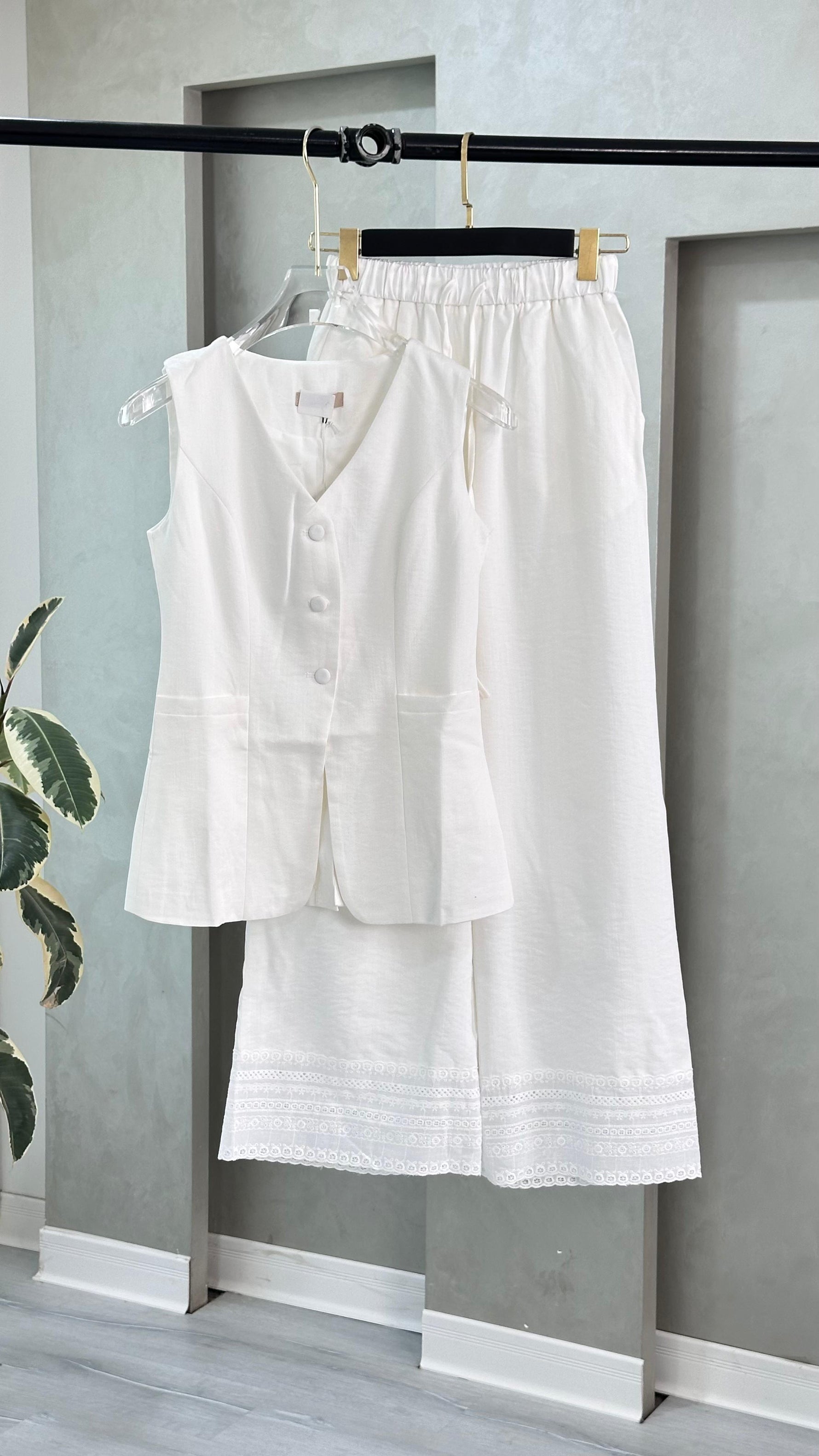 بدلة نسائي حفر