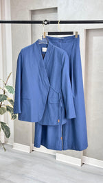 بدلة بجاكيت ملفوف