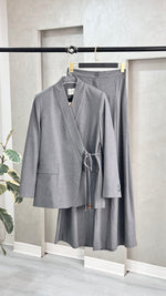 بدلة بجاكيت ملفوف