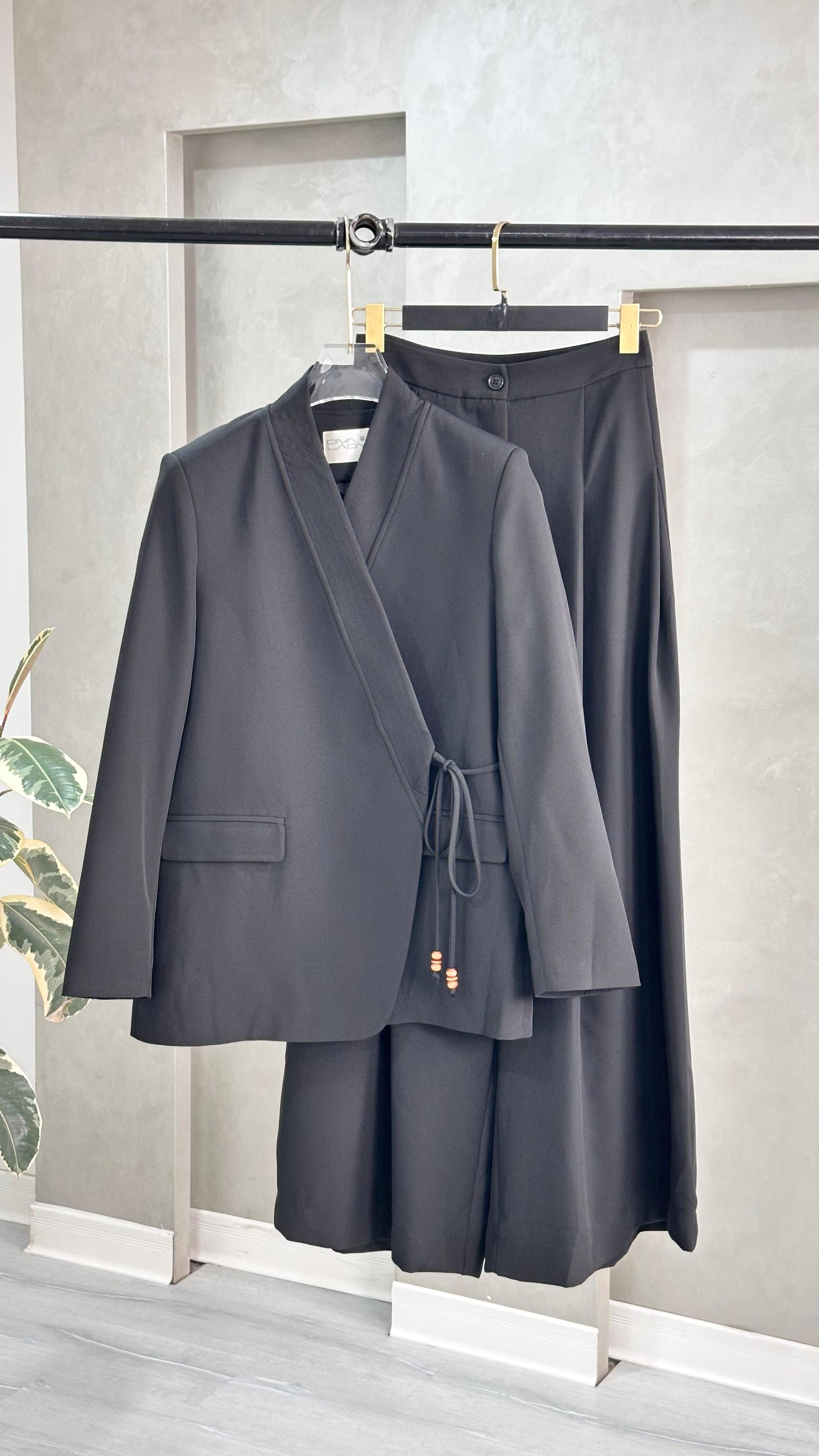 بدلة بجاكيت ملفوف