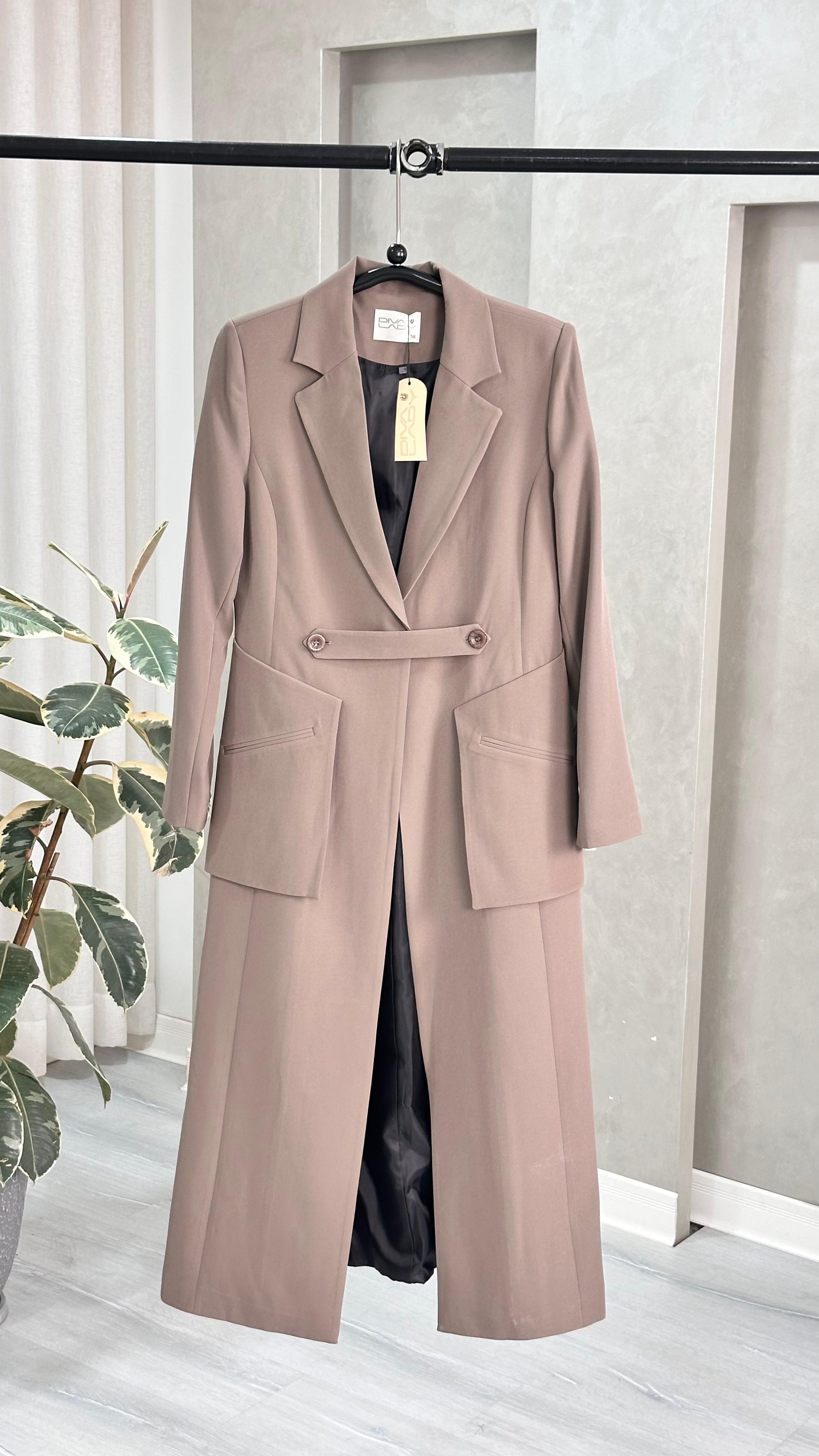 جاكيت نسائي بقص جانبية