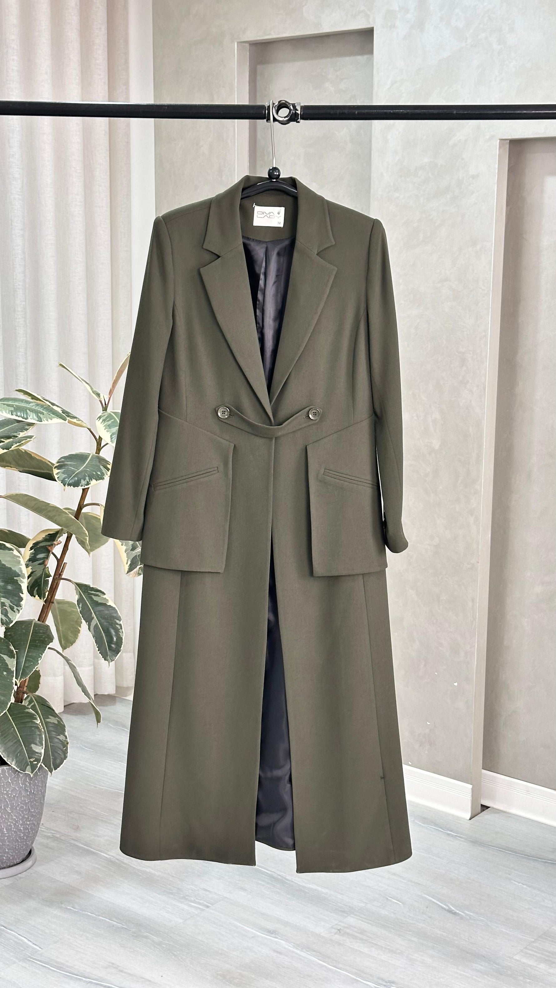 جاكيت نسائي بقص جانبية