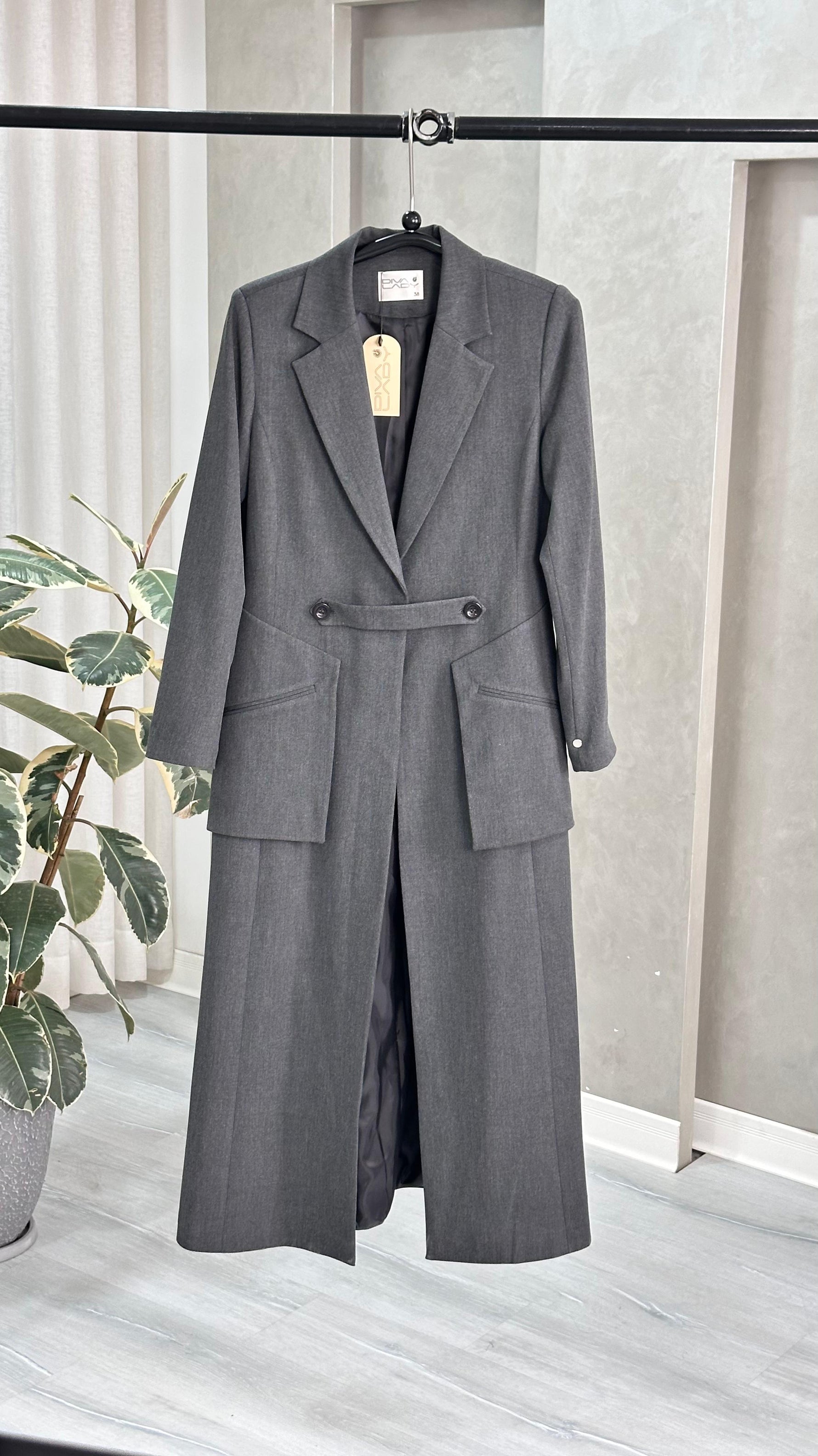 جاكيت نسائي بقص جانبية