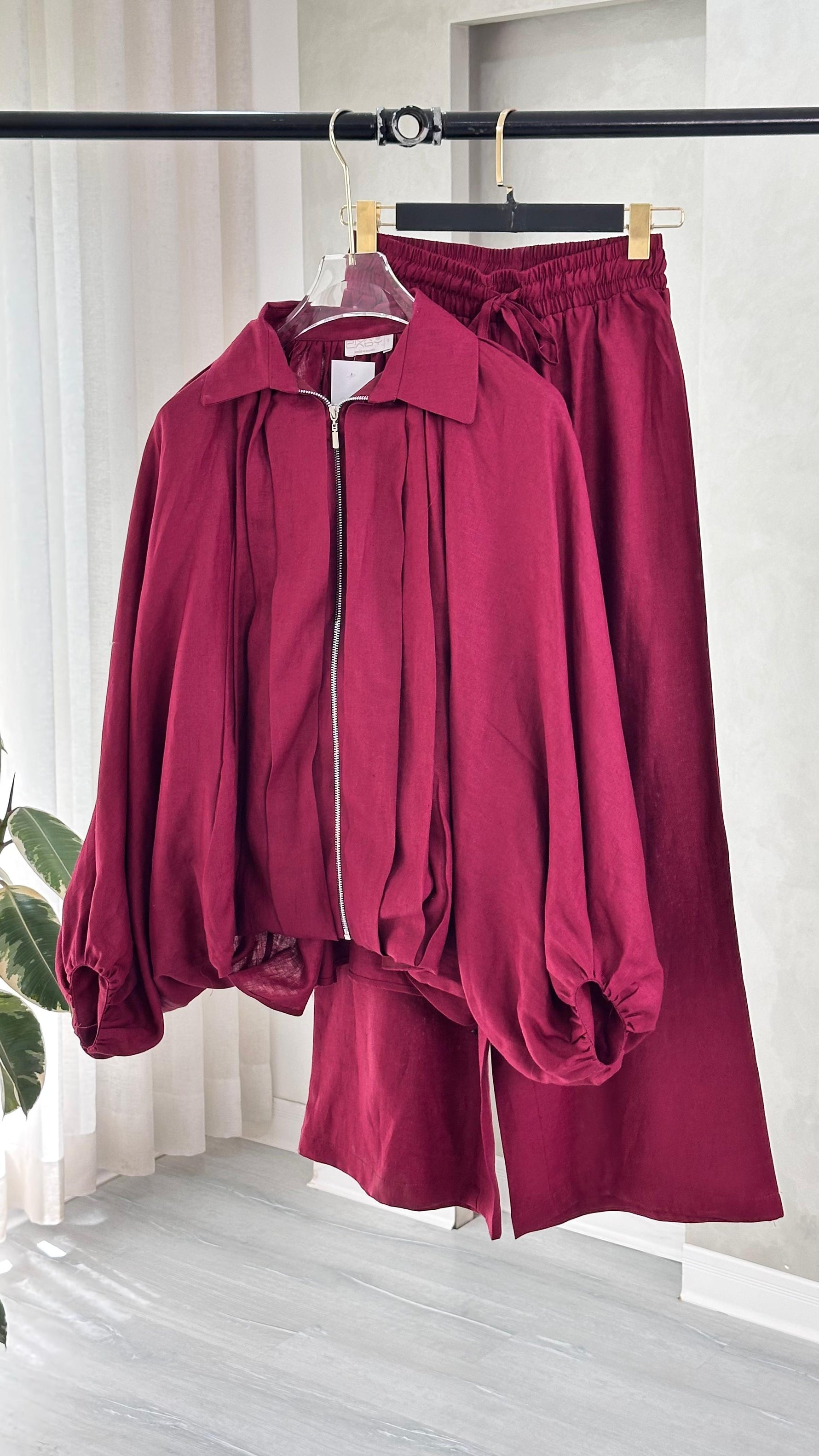 بدلة نسائي اكمام منفوخة