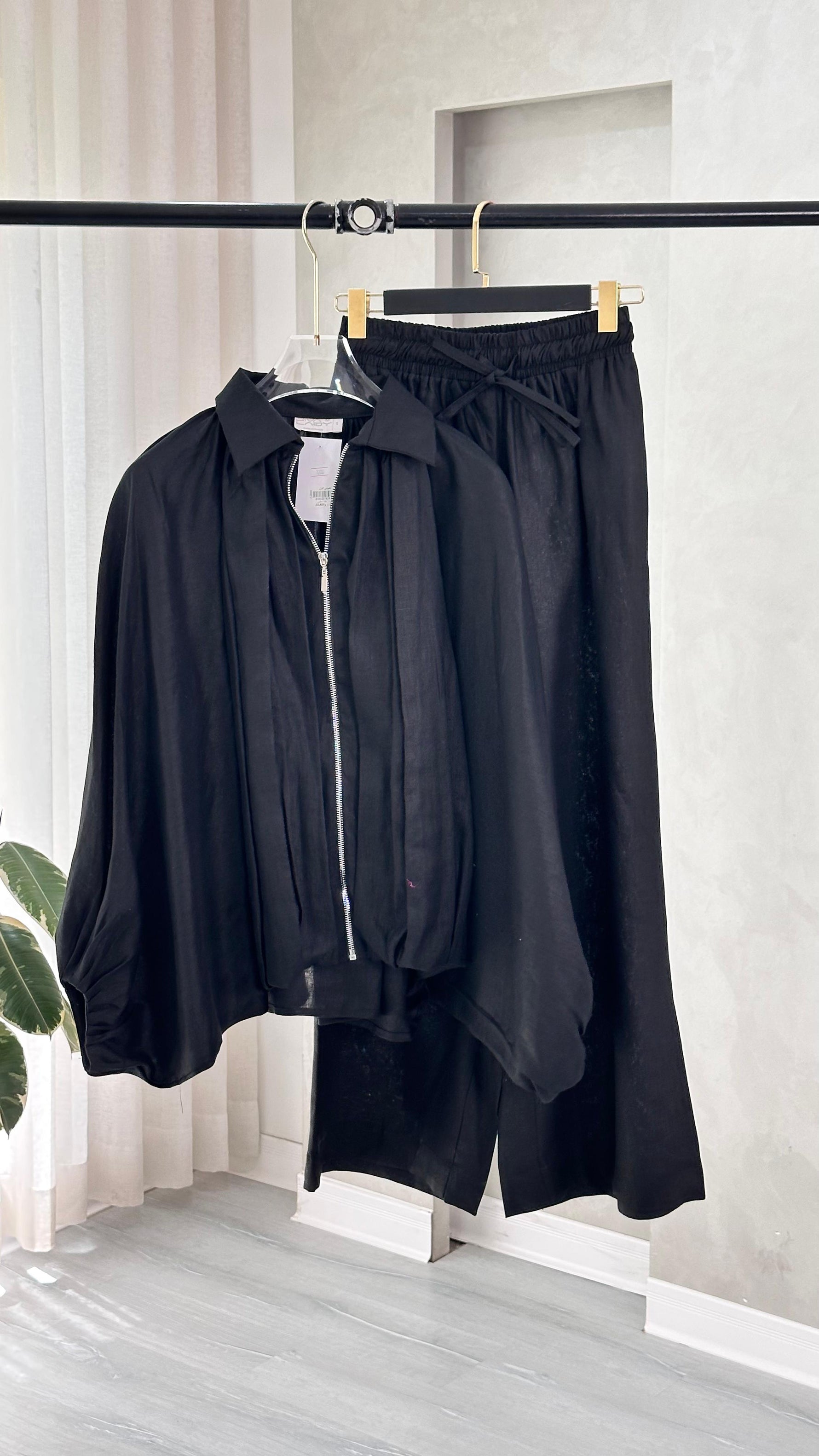 بدلة نسائي اكمام منفوخة