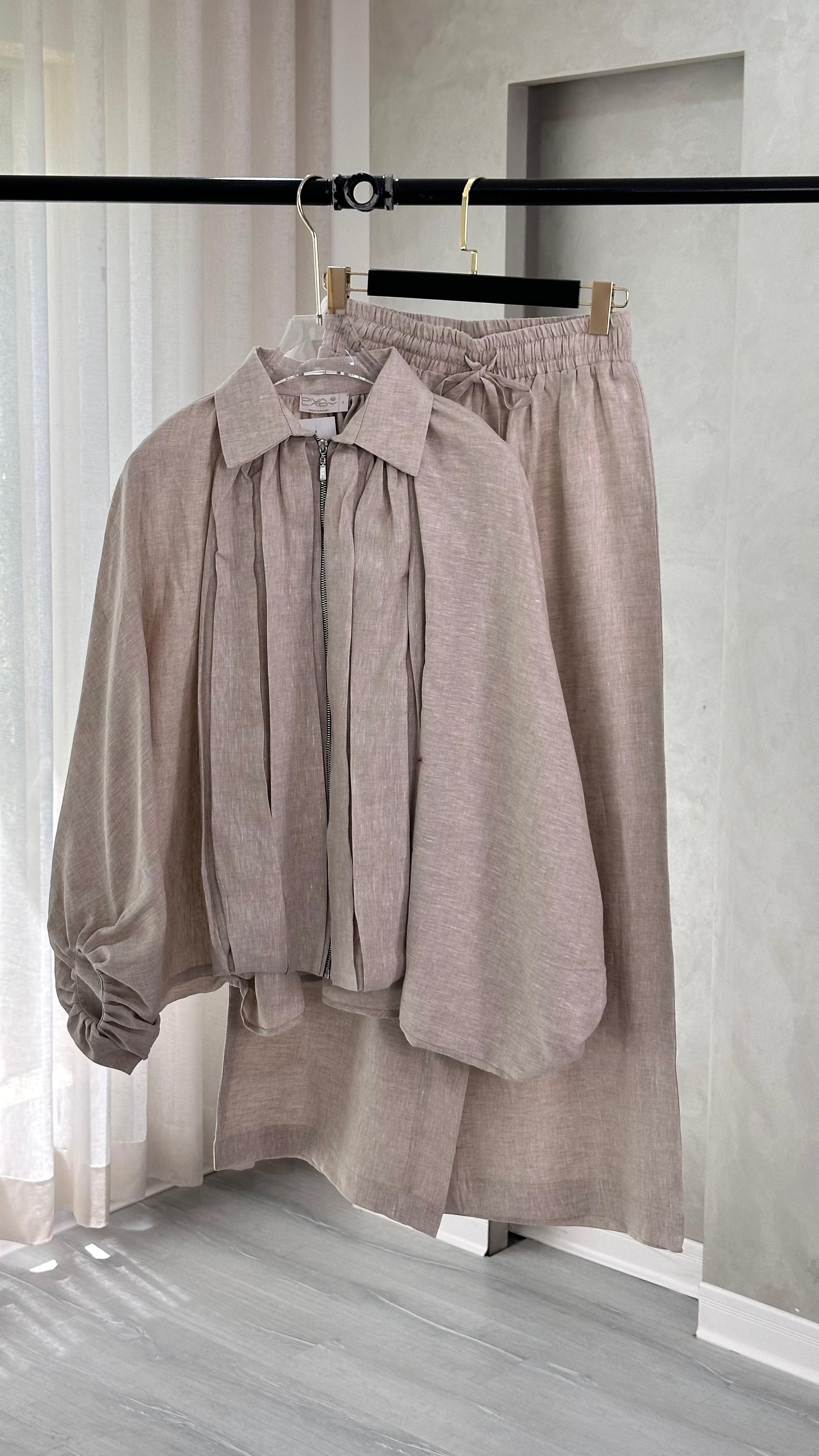 بدلة نسائي اكمام منفوخة