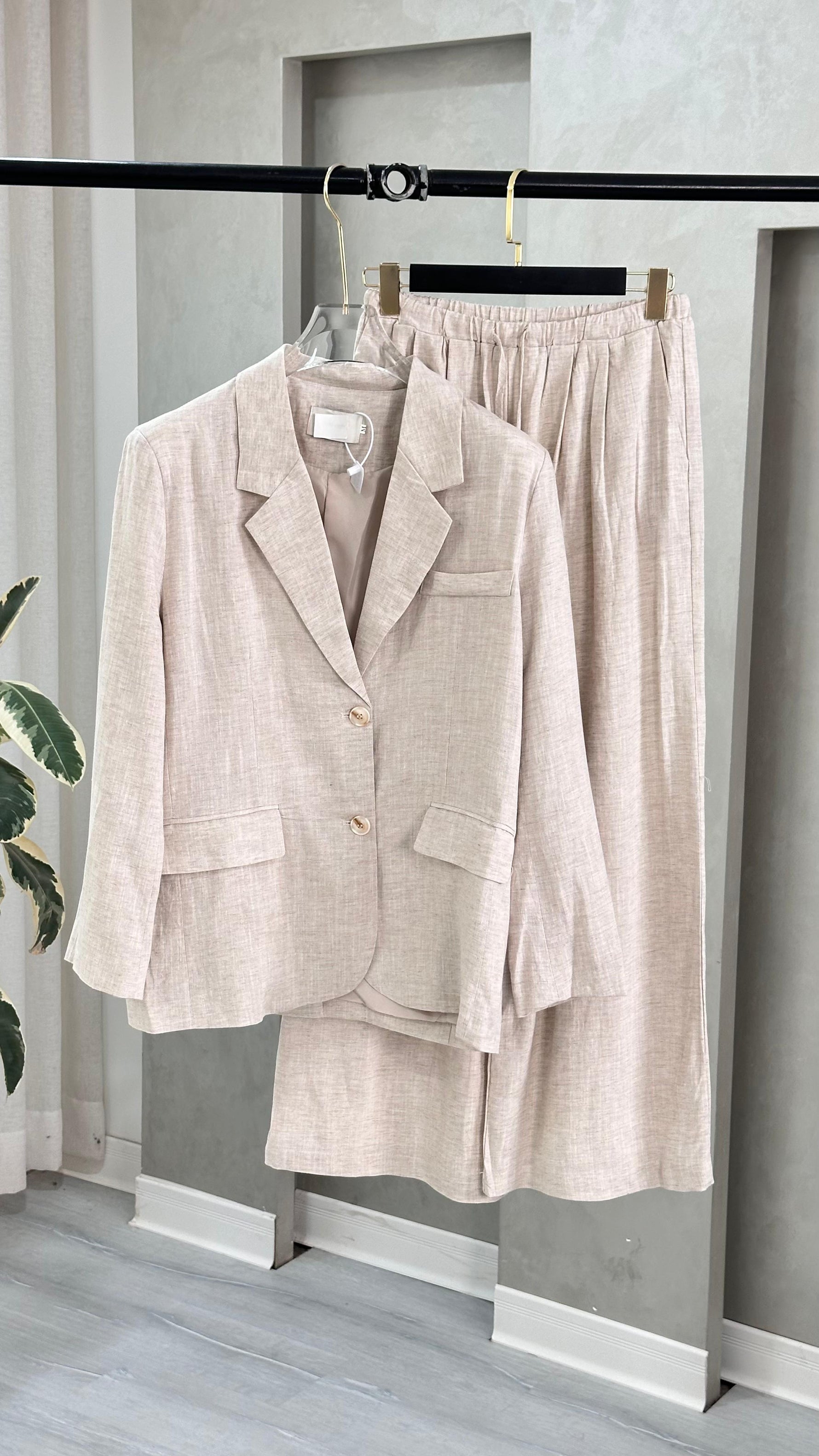 رسمي  نسائي