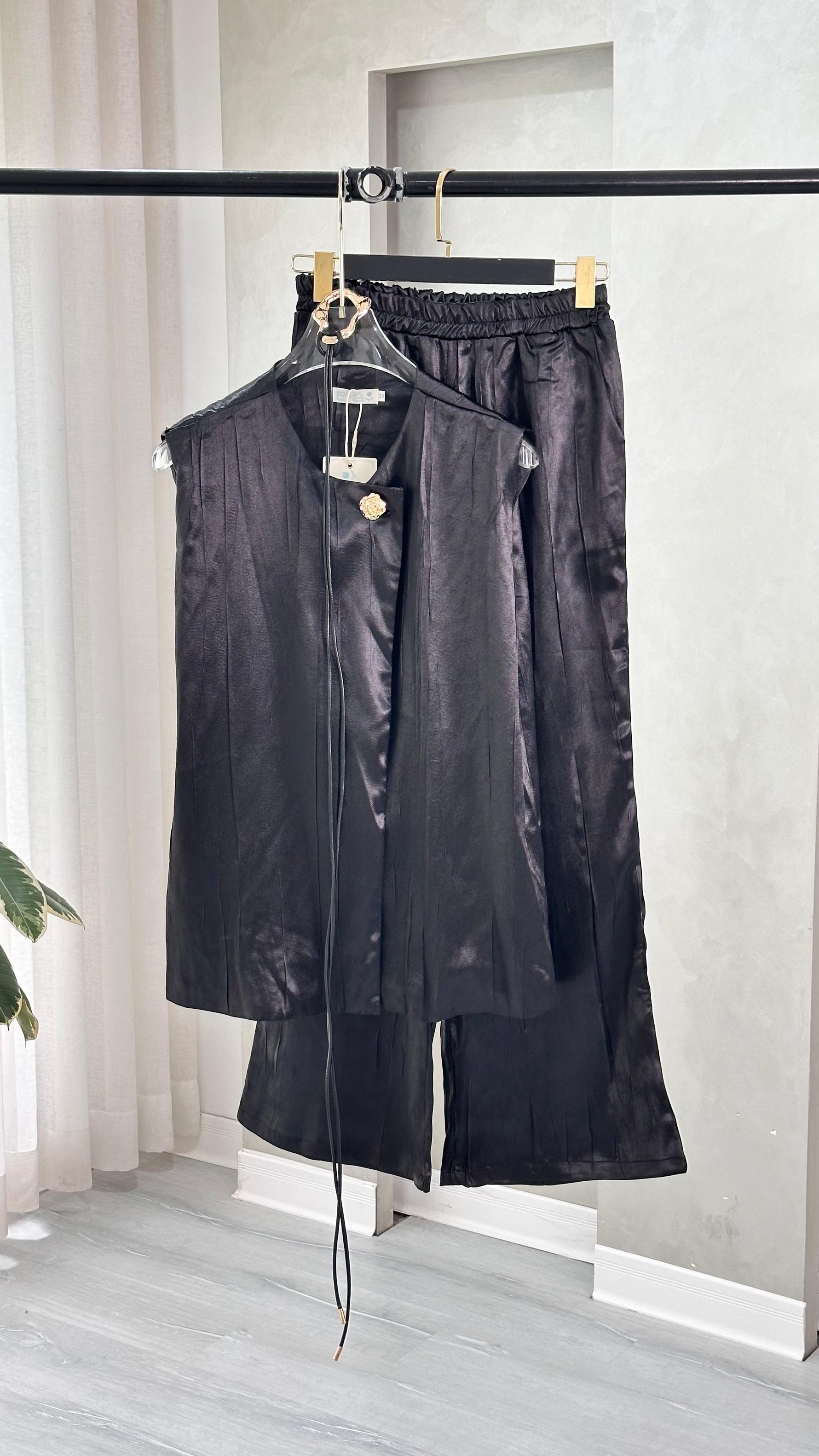 بدلة نسائي لامعة