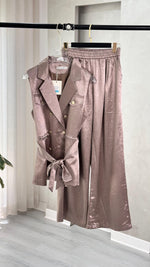 بدلة نسائي برباط خصر