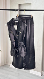 بدلة نسائي برباط خصر