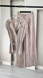 بدلة نسائي من غير اكمام