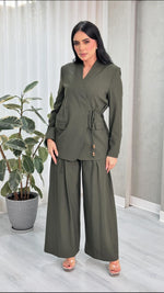 بدلة بجاكيت ملفوف