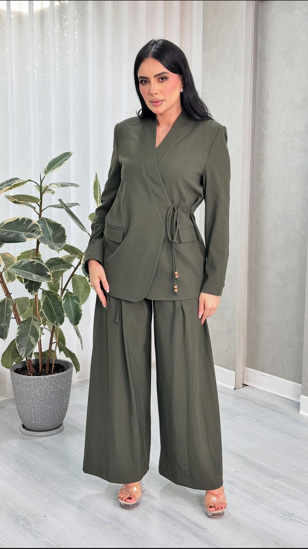 بدلة بجاكيت ملفوف