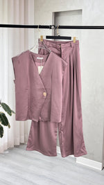 بدلة نسائي لامعة