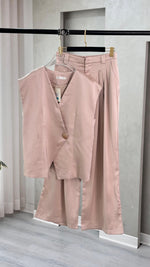 بدلة نسائي لامعة