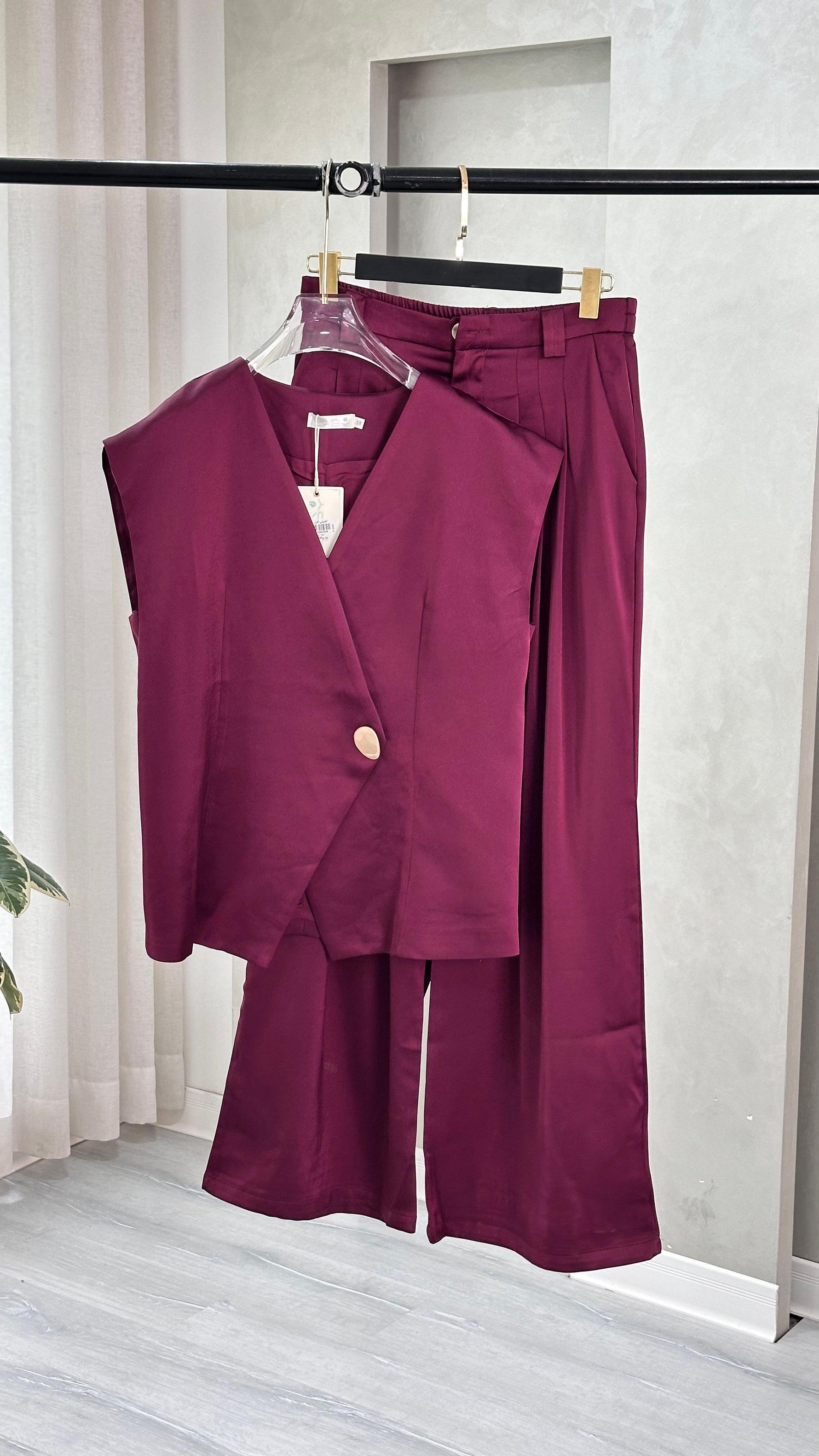 بدلة نسائي لامعة