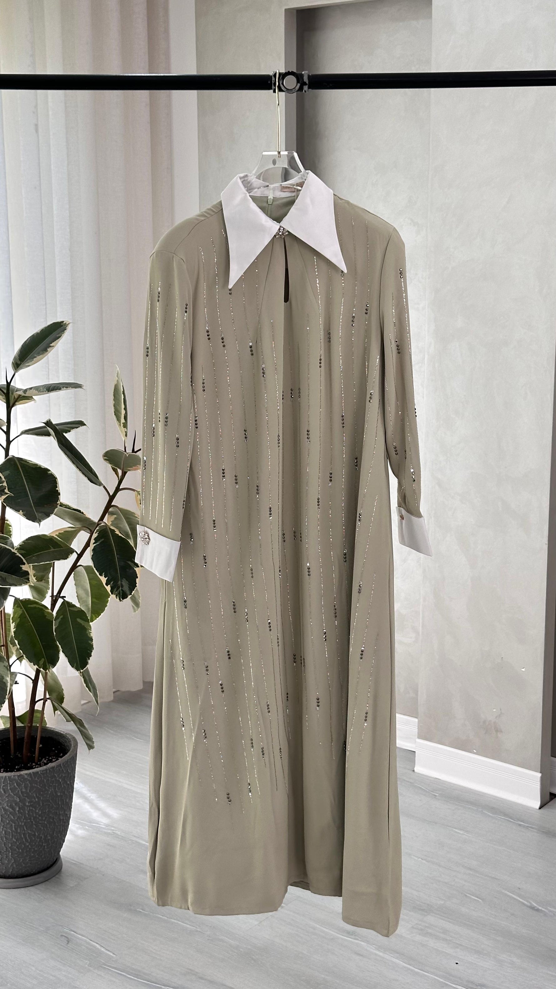 فستان نسائي