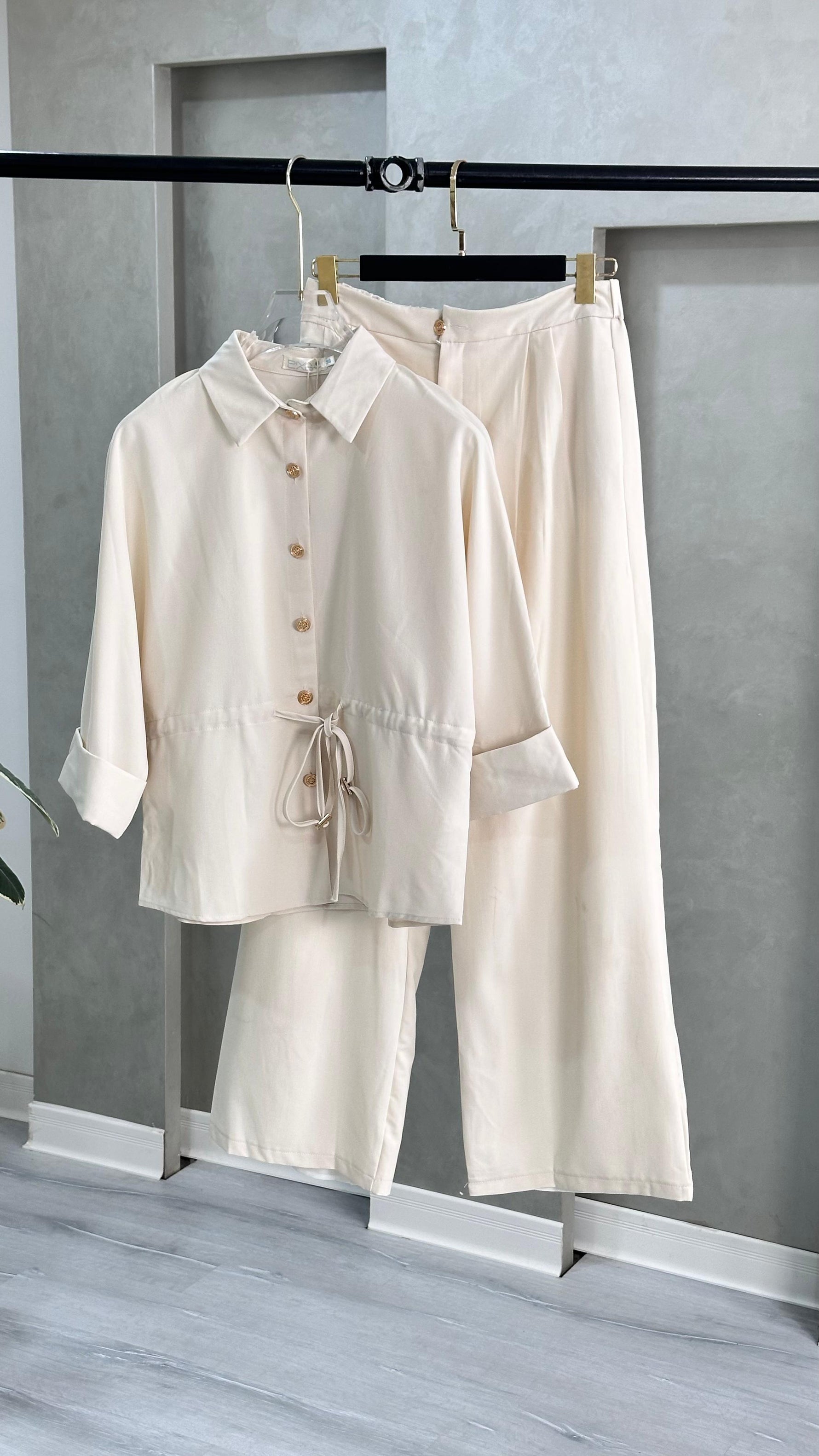 بدلة نسائي بحزام ربط