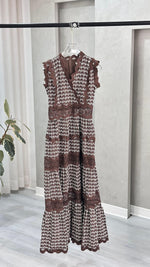 فستان نسائي مطرز