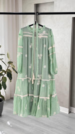 فستان نسائي مطرز