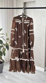 فستان نسائي مطرز