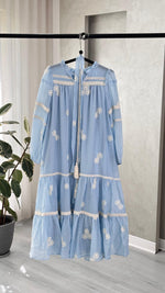 فستان نسائي مطرز