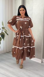 فستان نسائي مطرز