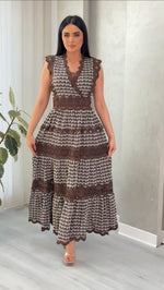 فستان نسائي مطرز