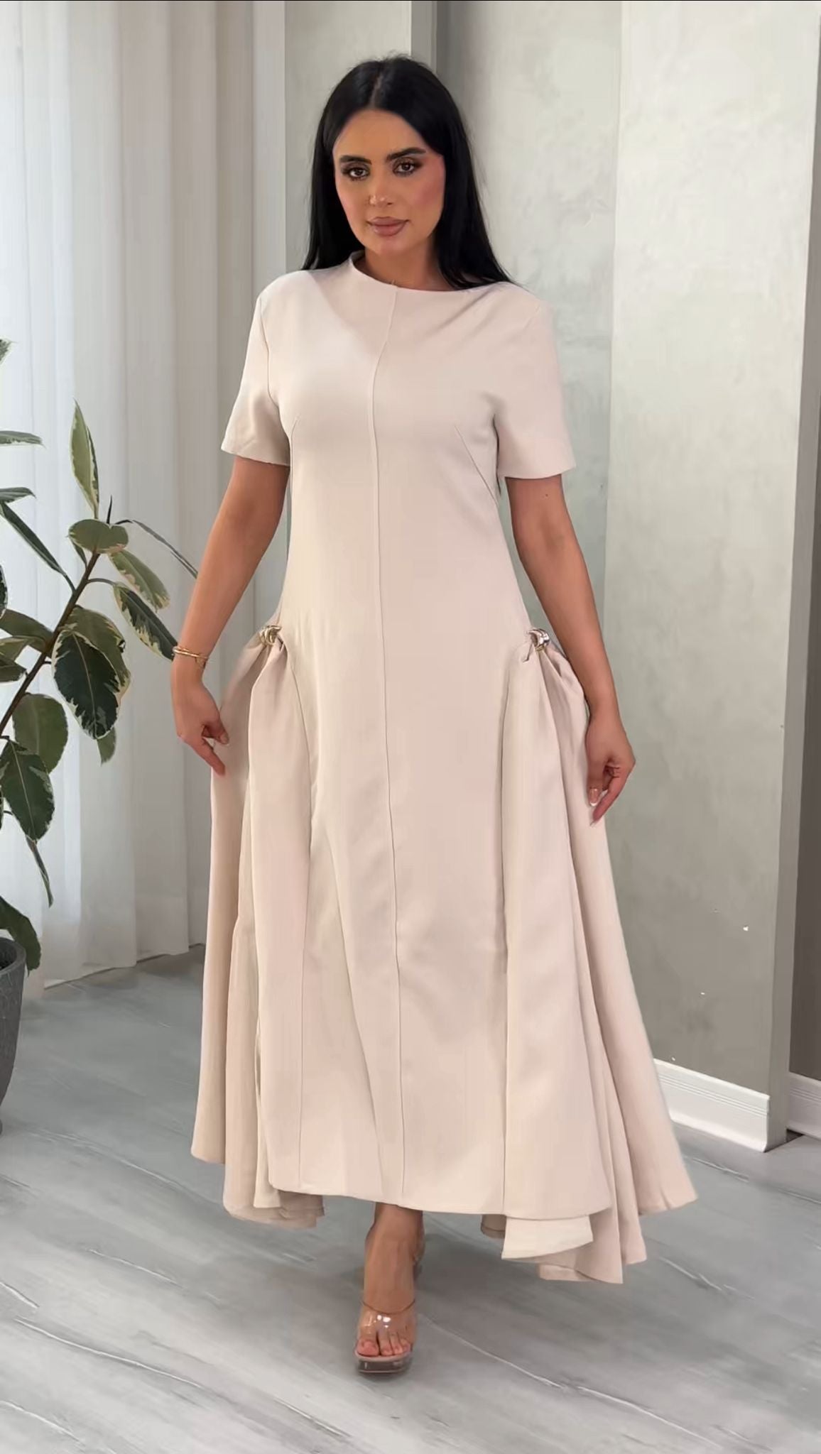 فستان نسائي