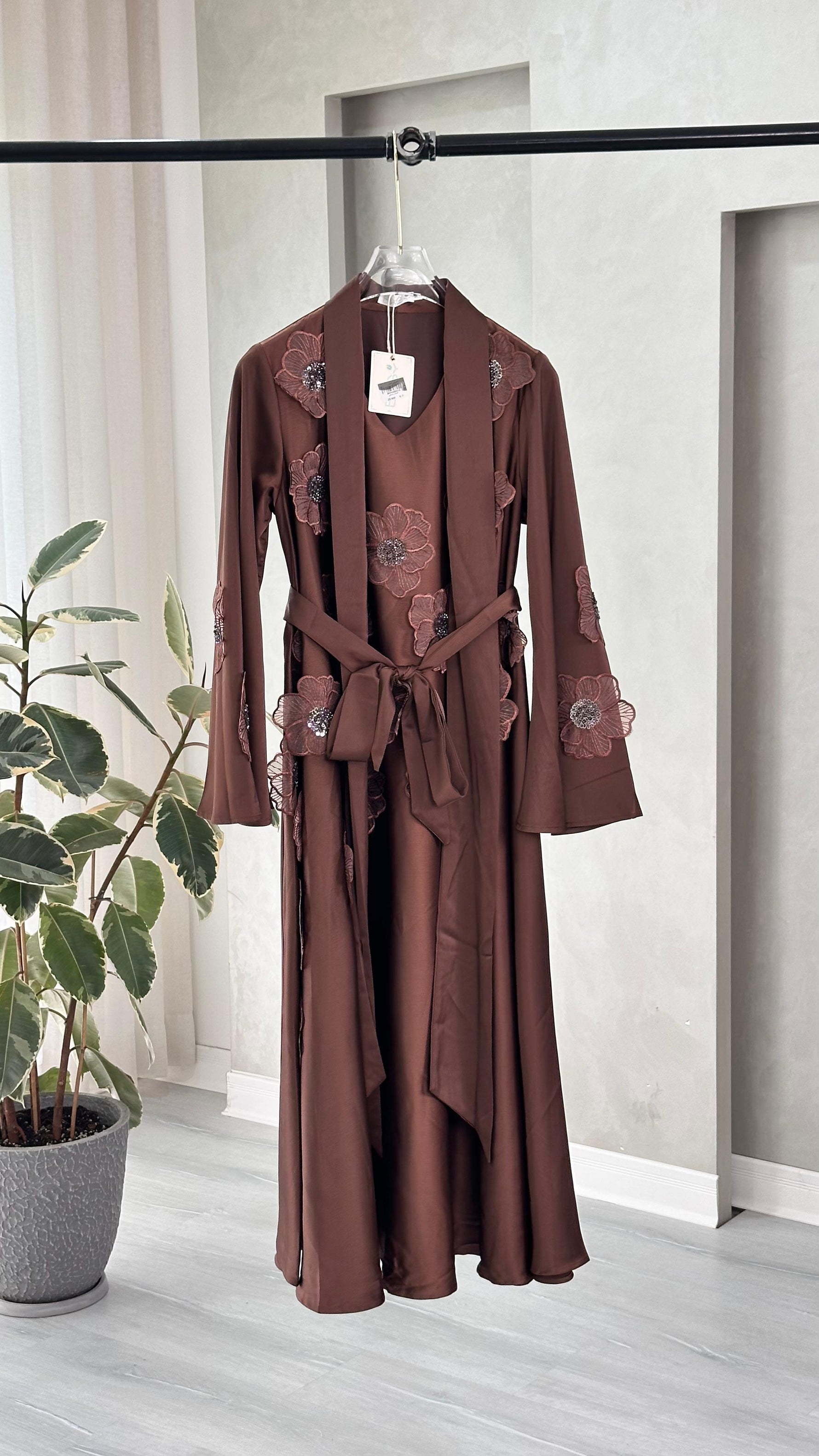 فستان نسائي مع رداء