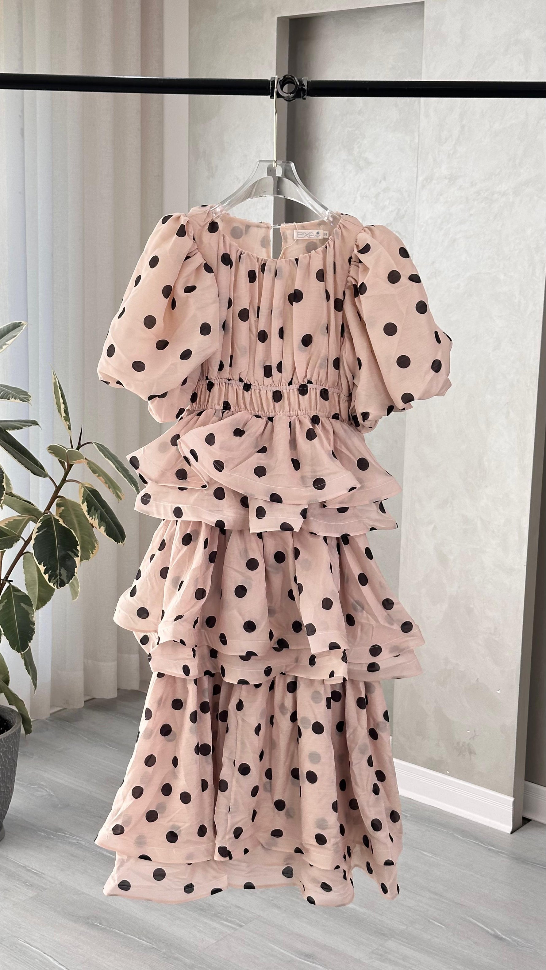 فستان نسائي منقط