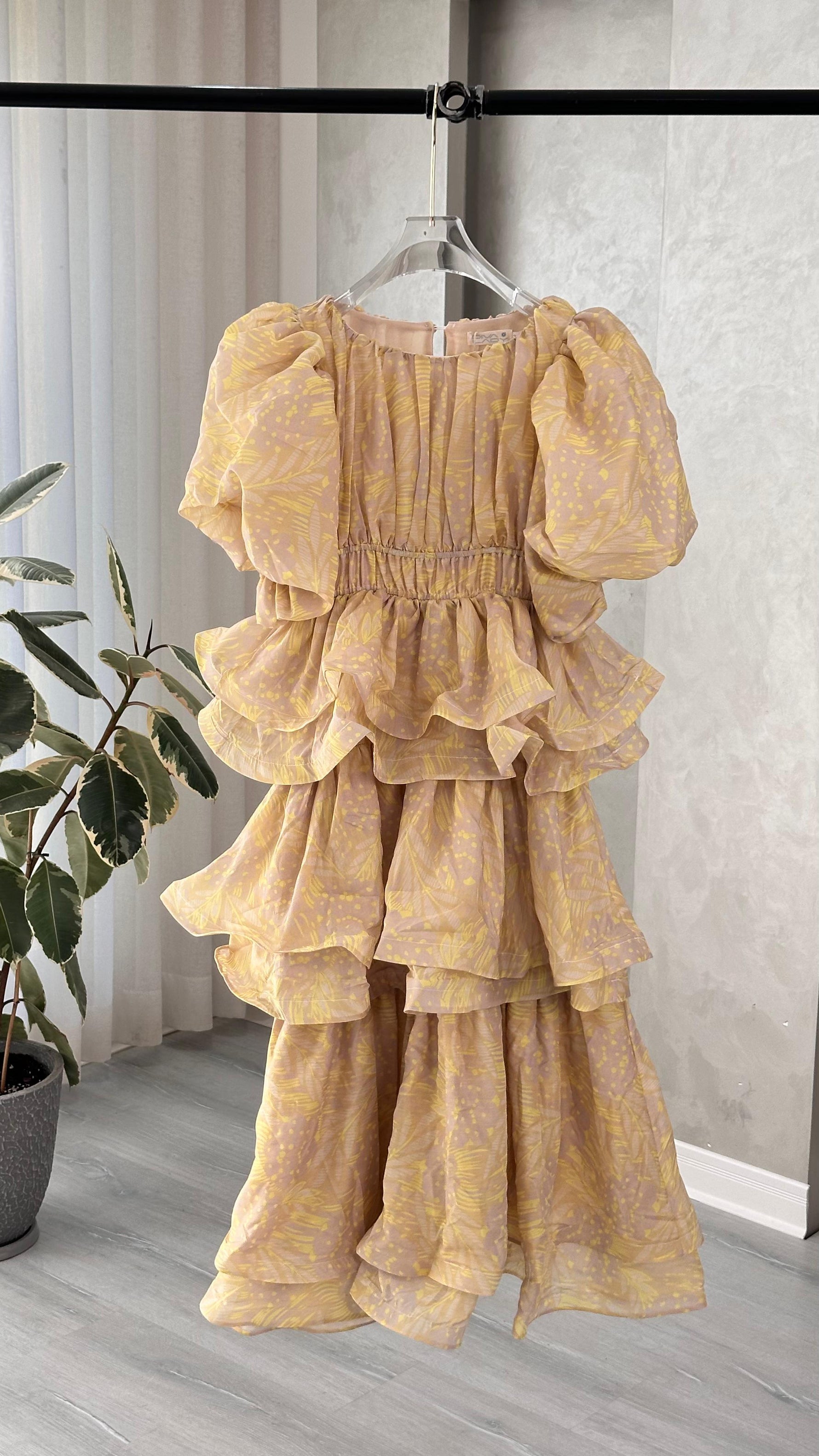 فستان نسائي منقط