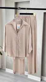 بدلة نسائي مقلم