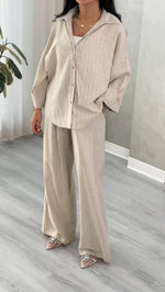 بدلة نسائي مقلم