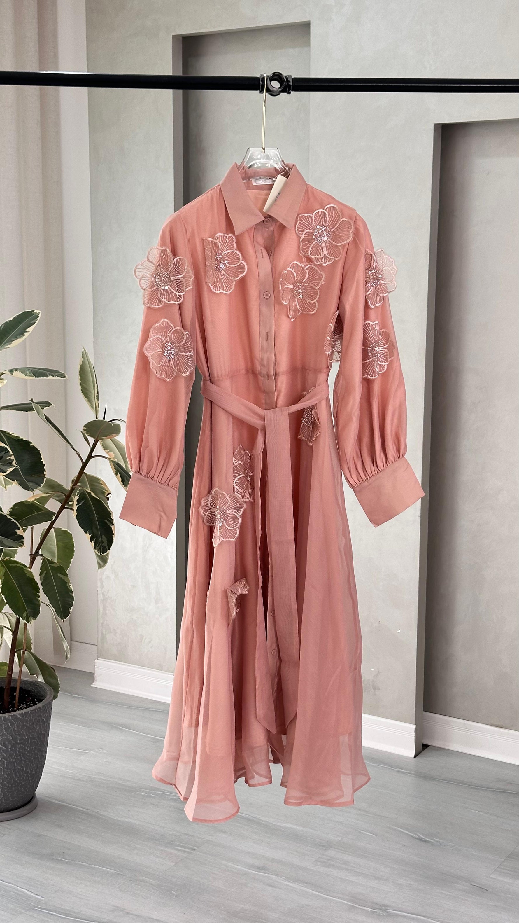 فستان نسائي