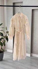 فستان نسائي