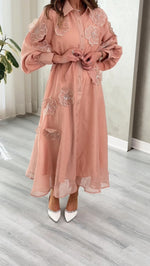 فستان نسائي