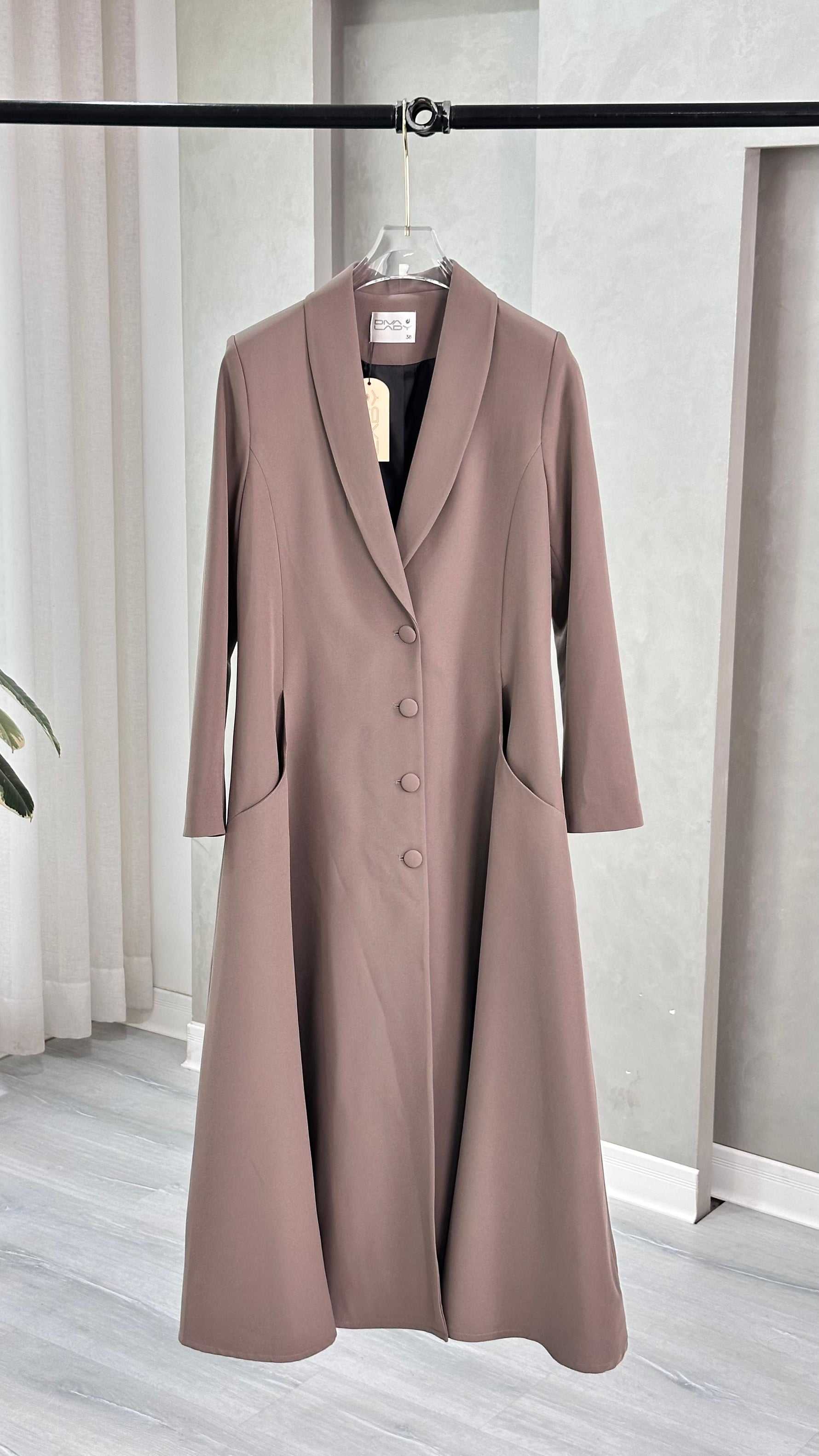 جاكيت نسائي مع ازرار