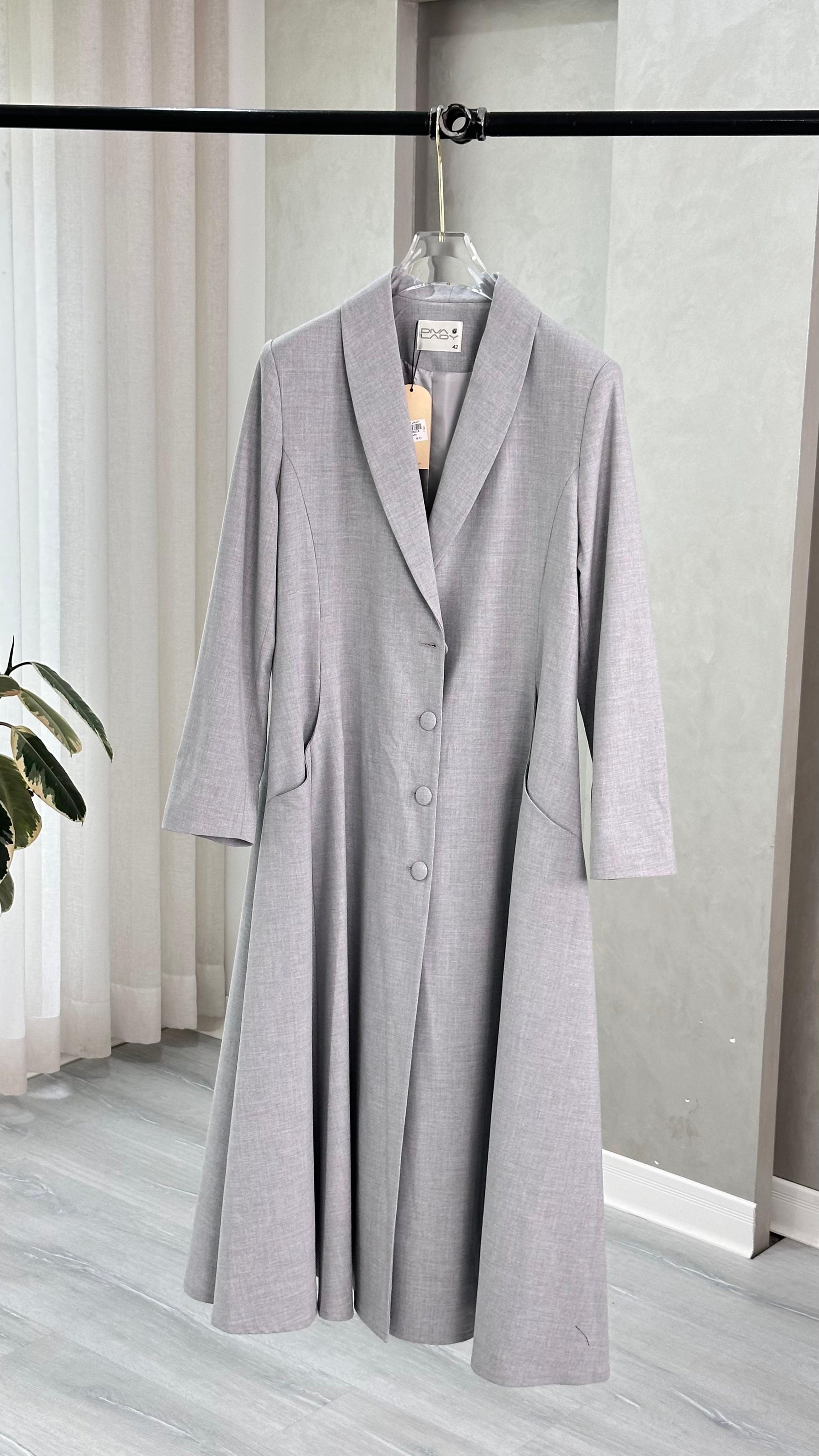 جاكيت نسائي مع ازرار