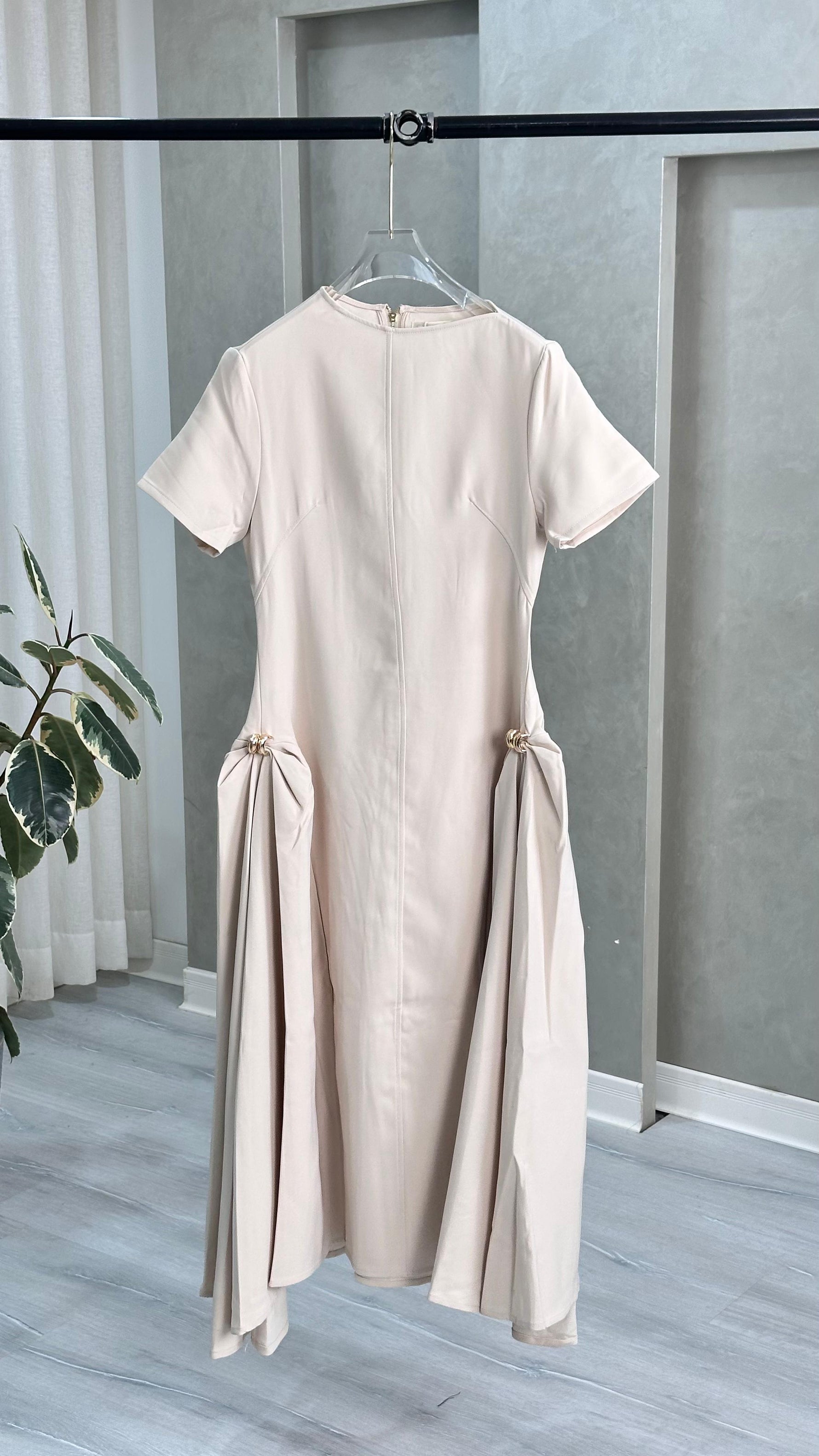 فستان نسائي