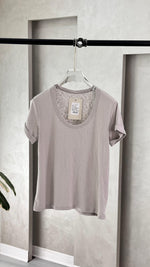 توب نسائي ربع كم